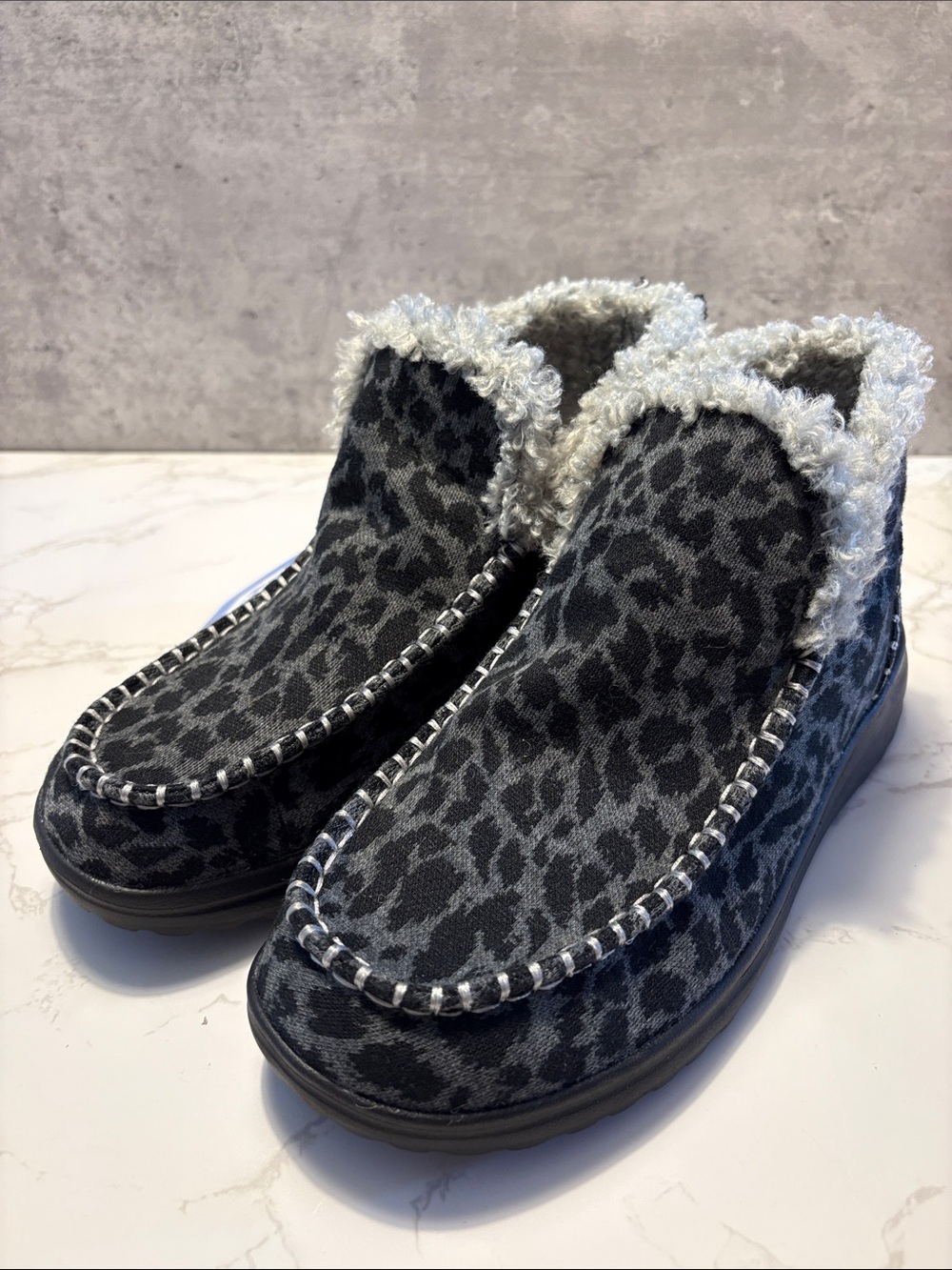 Hey Dude NWT Black Leopard Print Slip-On Moccasins women’s size 8 Denny leopard